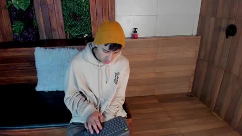 Andy Joy  online show from 6, 3, 2025