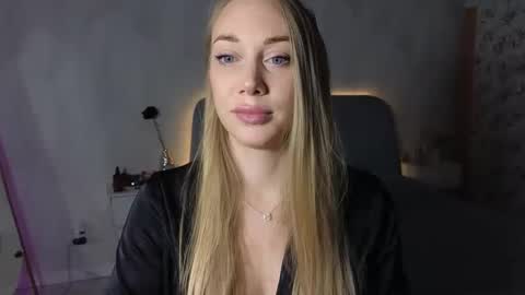 Snapshot of angel__blonde_ chatting on 10, 10, 2025 angel blonde online show from 10, 10, 2025