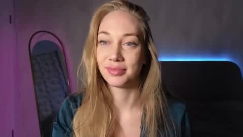 Snapshot of angel__blonde_ chatting on 11, 10, 2025 angel blonde online show from 11, 10, 2025