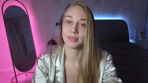 Snapshot of angel__blonde_ chatting on 12, 10, 2025 angel blonde online show from 12, 10, 2025