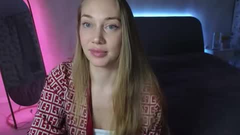 Snapshot of angel__blonde_ chatting on 13, 10, 2025 angel blonde online show from 13, 10, 2025