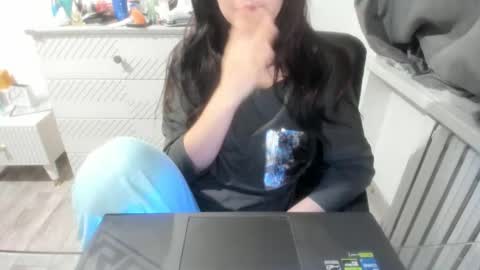 angel_lee__ online show from 2, 1, 2025