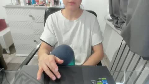 angel_lee__ online show from 8, 2, 2025