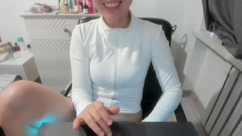 angel_lee__ online show from 12, 3, 2025