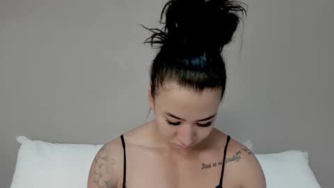 Snapshot of angel_martins chatting on 2, 12, 2025 Angel online show from 2, 12, 2025