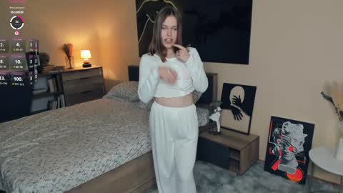 Snapshot of angel_to_burn chatting on 4, 10, 2025 SofiaSofi online show from 4, 10, 2025