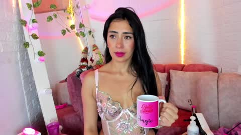 Angela  black hair online show from 25, 12, 2024