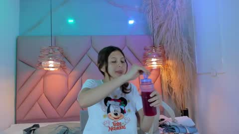 Snapshot of angelaa_cute chatting on 16, 12, 2024 ANGELA online show from 16, 12, 2024