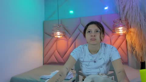 Snapshot of angelaa_cute chatting on 22, 12, 2024 ANGELA online show from 22, 12, 2024