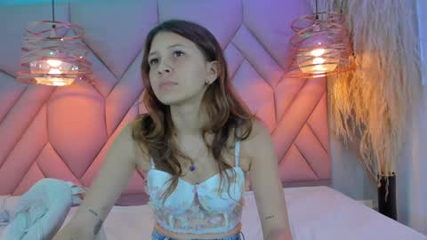 Snapshot of angelaa_cute chatting on 31, 12, 2024 ANGELA online show from 31, 12, 2024