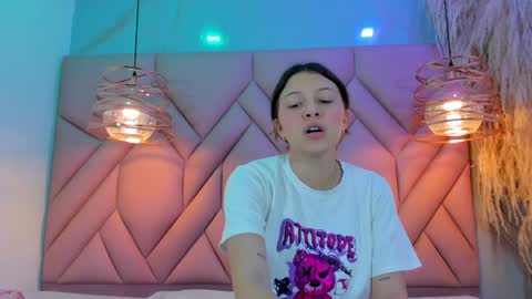 Snapshot of angelaa_cute chatting on 10, 1, 2025 ANGELA online show from 10, 1, 2025