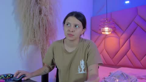 Snapshot of angelaa_cute chatting on 29, 1, 2025 ANGELA online show from 29, 1, 2025