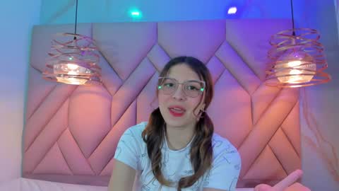 Snapshot of angelaa_cute chatting on 7, 2, 2025 ANGELA online show from 7, 2, 2025