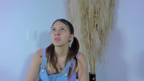 Snapshot of angelaa_cute chatting on 5, 3, 2025 ANGELA online show from 5, 3, 2025