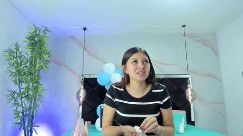 Snapshot of angelaa_cute chatting on 1, 10, 2025 ANGELA online show from 1, 10, 2025