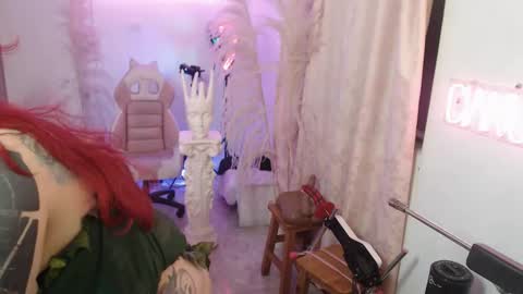 Snapshot of angelacianuro_2 chatting on 28, 10, 2025 Angela Cianuro online show from 28, 10, 2025