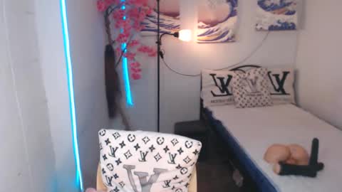 angelamorena online show from 3, 3, 2025