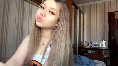 Snapshot of angelaribero chatting on 18, 4, 2026 Angel online show from 18, 4, 2026