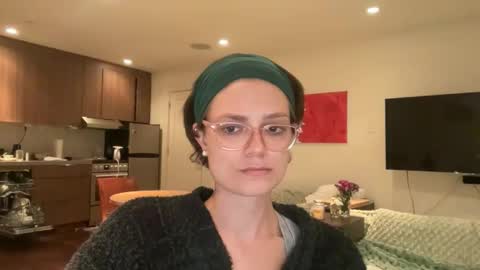 Snapshot of angeleleven11 chatting on 18, 12, 2025 angeleleven11 online show from 18, 12, 2025