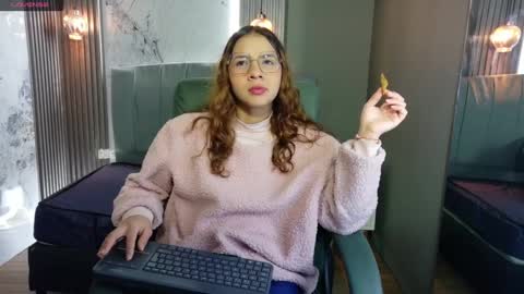 Snapshot of angeles_azul chatting on 10, 9, 2025 angel online show from 10, 9, 2025