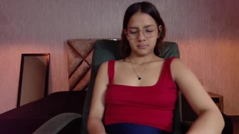 Snapshot of angeles_azul chatting on 15, 10, 2025 angel online show from 15, 10, 2025