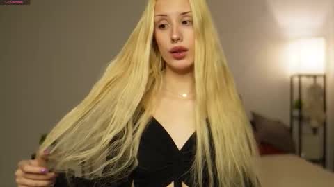 angelic_lynn online show from 1, 12, 2025