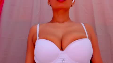 Snapshot of angelica_hot19 chatting on 26, 6, 2026 angelica_hot19 online show from 26, 6, 2026