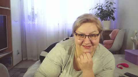 Snapshot of angelinaglam chatting on 13, 12, 2024 AngelinaGlam online show from 13, 12, 2024