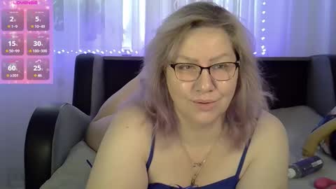 Snapshot of angelinaglam chatting on 12, 10, 2025 AngelinaGlam online show from 12, 10, 2025