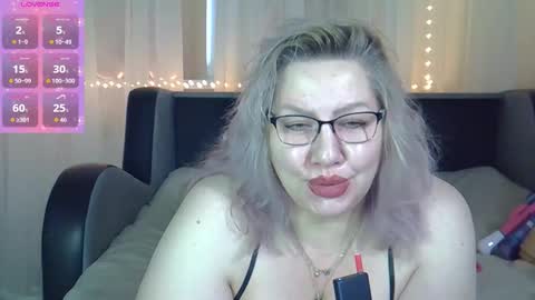 Snapshot of angelinaglam chatting on 13, 10, 2025 AngelinaGlam online show from 13, 10, 2025