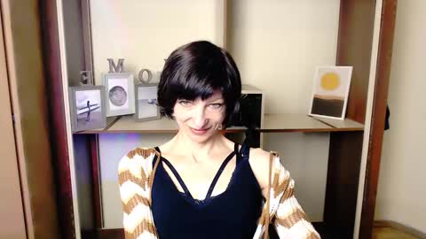 Snapshot of angelinalov_ chatting on 4, 10, 2025 Angelina online show from 4, 10, 2025