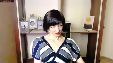 Snapshot of angelinalov_ chatting on 7, 10, 2025 Angelina online show from 7, 10, 2025