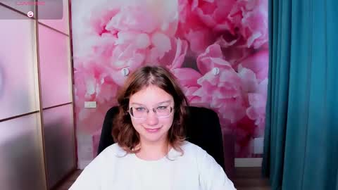 AngelinaLow online show from 18, 10, 2025