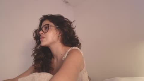 Snapshot of angelinarosss_ chatting on 19, 5, 2026 online show from 19, 5, 2026