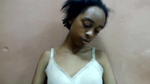 Snapshot of angeline221173 chatting on 27, 7, 2026 angeline221173 online show from 27, 7, 2026