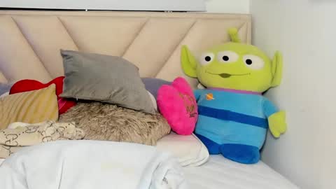 Angeline Smith  online show from 4, 3, 2025