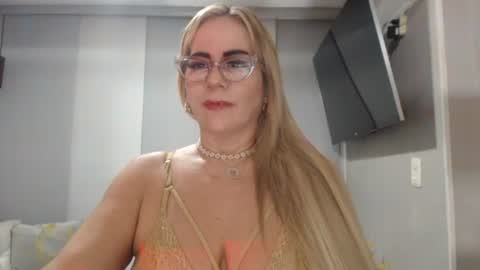 Snapshot of angelinna_12 chatting on 11, 9, 2025 angelinna_12 online show from 11, 9, 2025