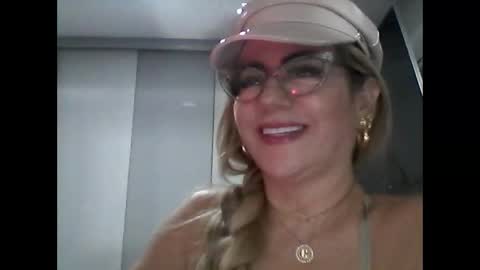 Snapshot of angelinna_12 chatting on 25, 9, 2025 angelinna_12 online show from 25, 9, 2025