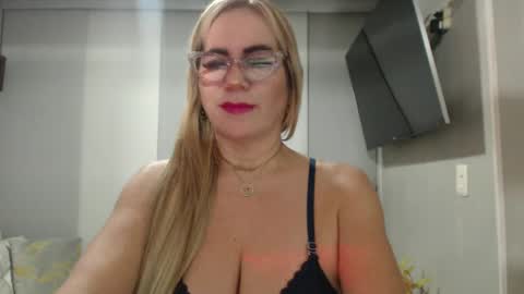 Snapshot of angelinna_12 chatting on 28, 9, 2025 angelinna_12 online show from 28, 9, 2025