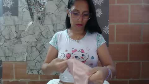 Snapshot of angelitaa_hot chatting on 23, 2, 2025 angela online show from 23, 2, 2025