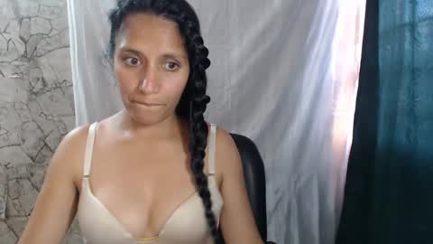 Snapshot of angelitaa_hot chatting on 30, 9, 2025 angela online show from 30, 9, 2025