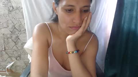 Snapshot of angelitaa_hot chatting on 29, 10, 2025 angela online show from 29, 10, 2025