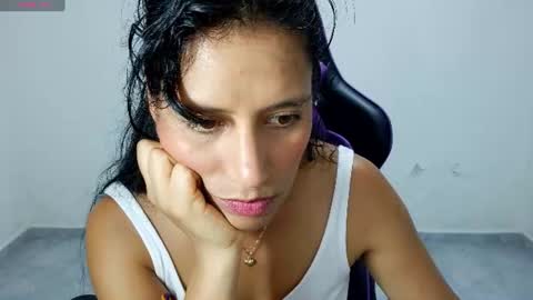Snapshot of angelitaa_hot chatting on 17, 7, 2026 angela online show from 17, 7, 2026