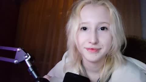 Snapshot of angelkortright chatting on 18, 12, 2025 Marry online show from 18, 12, 2025