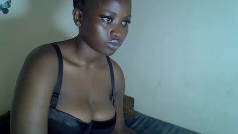 Snapshot of angelofsweetness chatting on 13, 12, 2025 angelofsweetness online show from 13, 12, 2025