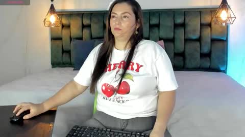 Snapshot of angelswets chatting on 8, 9, 2025 ANGIE online show from 8, 9, 2025