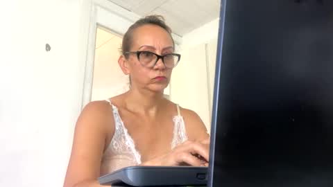 angelycute476334 online show from 2, 10, 2025