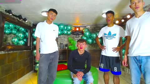 Snapshot of anghelytos chatting on 8, 2, 2025 anghelytos online show from 8, 2, 2025