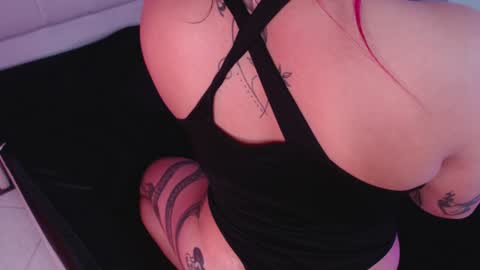 Snapshot of angie99_gh chatting on 5, 1, 2025 Angie online show from 5, 1, 2025