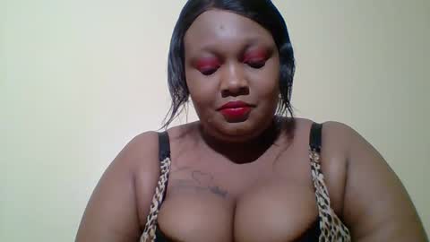 Snapshot of angienew chatting on 2, 11, 2025 Angie online show from 2, 11, 2025